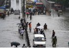 Mumbai Rain: मुंबई में बारिश ने मचाई तबाही, 5 मौतें, लोकल सेवाएं ठप, प्रशासन ने जारी किया अलर्ट