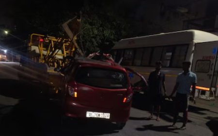 Noida Road Accident: ट्रैक्टर की टक्कर से कार के परखच्चे उड़े, डिनर से लौट रहे चार दोस्तों की दर्दनाक मौत...