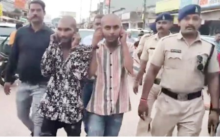 ट्विन सिटी में चाकूबाजी की घटना: दो भाइयों पर कटर से हमला, एक की हालत गंभीर, पुलिस ने आरोपियों का निकाला जुलूस..