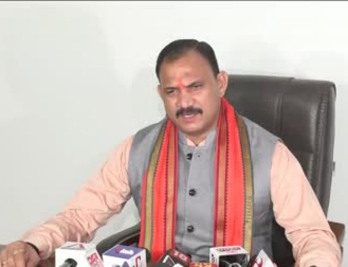 CG News: कांग्रेस ने 5 लोगों की हत्या की जांच के लिए समिति का गठन किया, मंत्री श्यामबिहारी बोले – समाज में जागरूकता लाने के लिए सबको मिलकर करना होगा प्रयास ...
