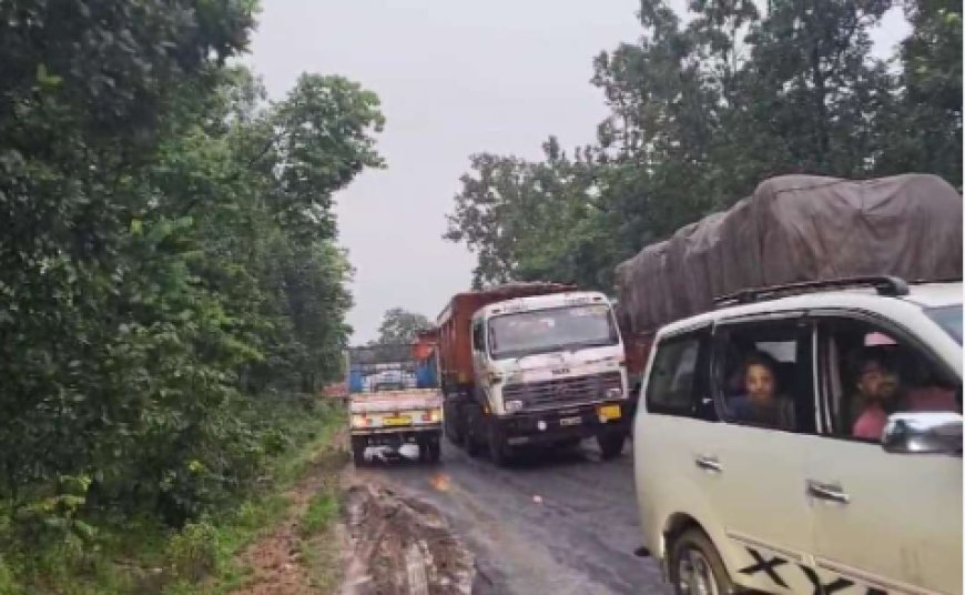 रात भर की मूसलाधार बारिश से नदी-नाले उफान पर, पेंड्रा-बिलासपुर मुख्य मार्ग पर भारी जाम