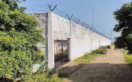Attack on Attendant: Juvenile Delinquents Escape After Snatching Keys from Municipal Guard