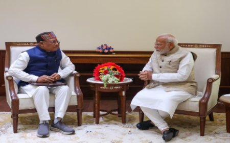 मुख्यमंत्री का विज्ञान भवन में नक्सल ऑपरेशन पर प्रेस कॉन्फ्रेंस, पीएम मोदी से होगी मुलाकात