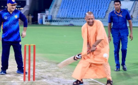 सीएम योगी का क्रिकेट जलवा: स्टेडियम में बल्ला थाम कर बनाए बेहतरीन शॉट्स