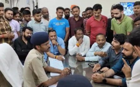 रात 2 बजे भाजपा कार्यकर्ताओं का थाने का घेराव: ASI को लाइन अटैच करने की मांग