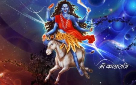 नवरात्रि के 7वें दिन मां कालरात्रि की आराधना: विधि, मुहूर्त, मंत्र और भोग की जानकारी