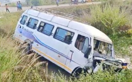 जहानाबाद में टूरिस्ट बस और हाइवा की भिड़ंत, 8 लोग घायल
