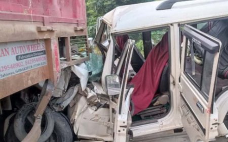 भयानक सड़क हादसा: खड़े ट्रेलर से टकराई बोलेरो, 2 की मौत, 3 की जिंदगी खतरे में