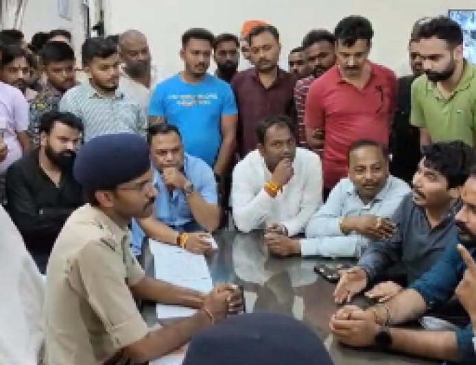 Midnight 2 AM BJP Workers' Protest at the Police Station: Demand to Attach ASI