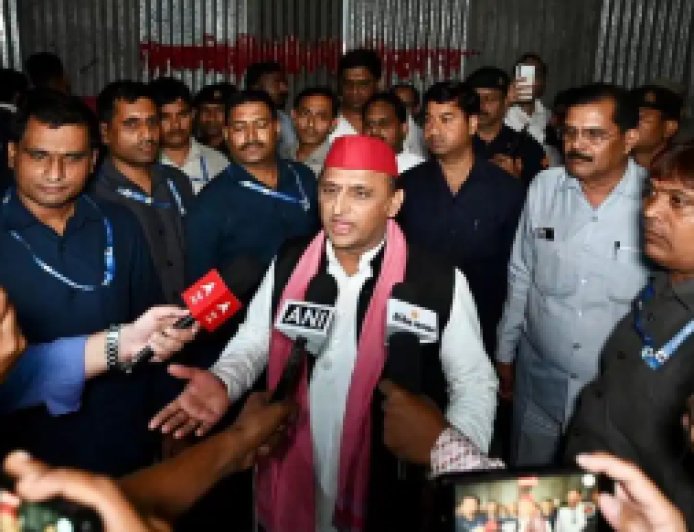 High Tin Shed Barricading: Akhilesh Yadav's Attack, Government Forgot to Honor Great Leaders